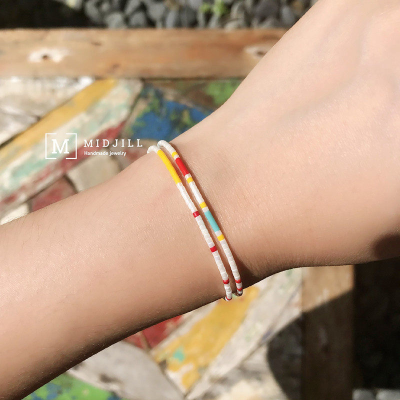 少女心迷人夏日俏皮感彩色串珠手链女 小清新时尚度假风白色手绳