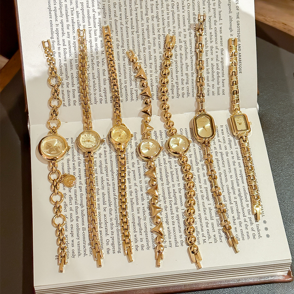 时空回廊2025新品小金表中古老钱风小巧手链表时尚防水石英手表女