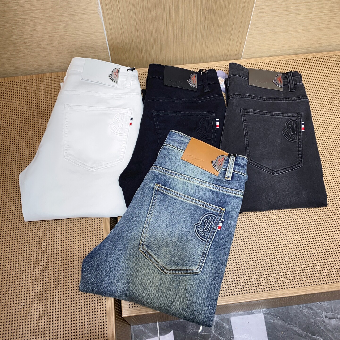 字母错误货号9115P175男春夏小直筒修身牛仔裤终端售价248白，男装牛仔裤，钱塘6008(原3014)