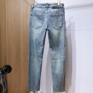 字母错误 货号2029 P195 春夏男士小直筒修身牛仔裤 终端售价268图片
