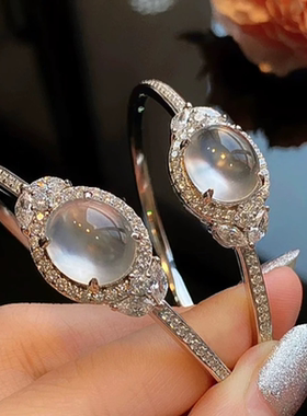 925银镀金高碳钻白冰水沫玉蛋面手镯女轻奢小众