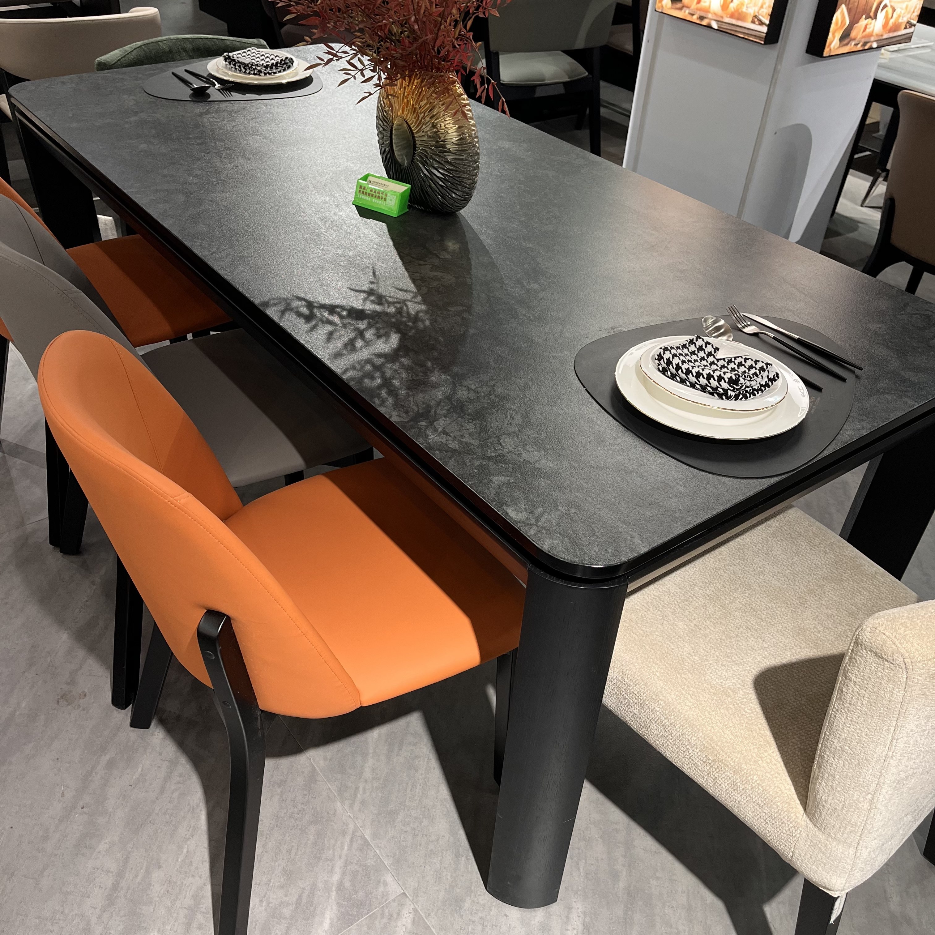 意式极简风中古实木绿松石餐桌