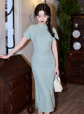 青绿色改良旗袍年轻款2025新款素雅文艺气质感连衣裙