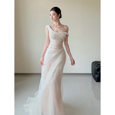 轻婚纱2025新款简约高级感小众新娘迎宾出门纱超仙绝美订婚礼服裙