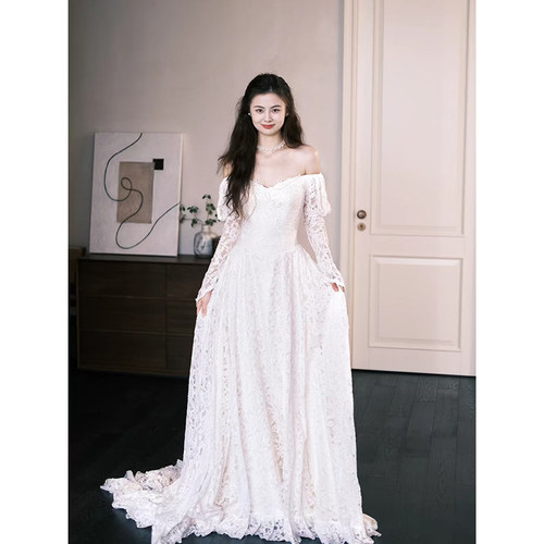 一字肩白色蕾丝轻婚纱法式长袖高级感订婚新娘森系超仙出门纱礼服