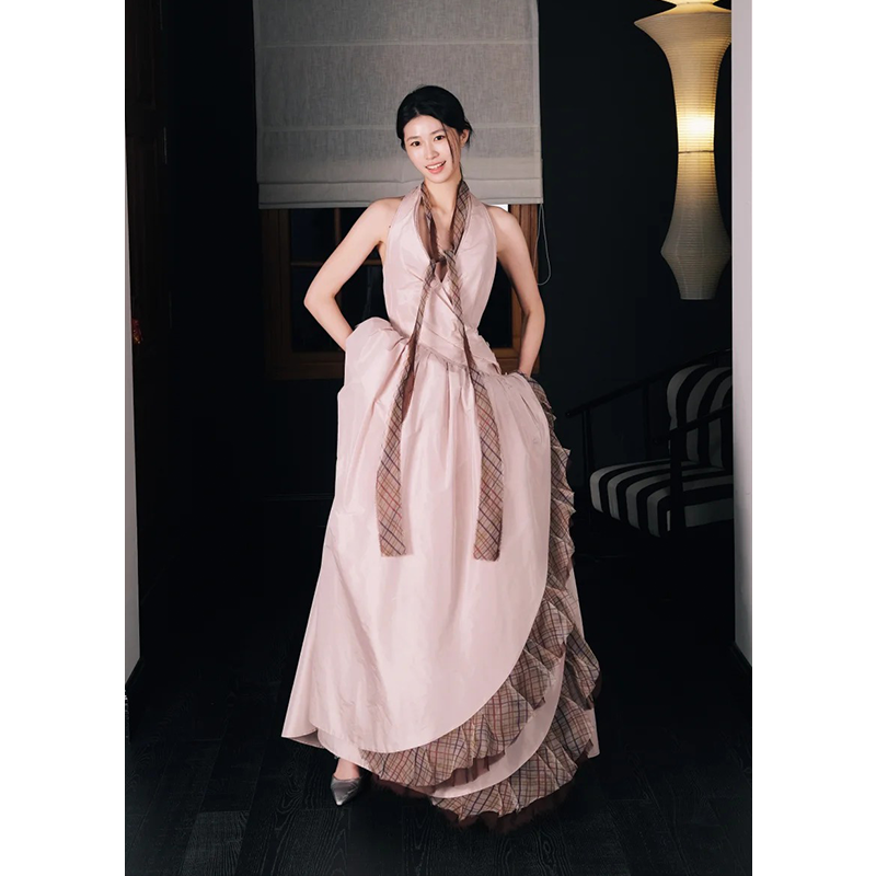 法式小众高级感长裙V领气质优雅连衣裙女修身轻奢设计感生日礼服