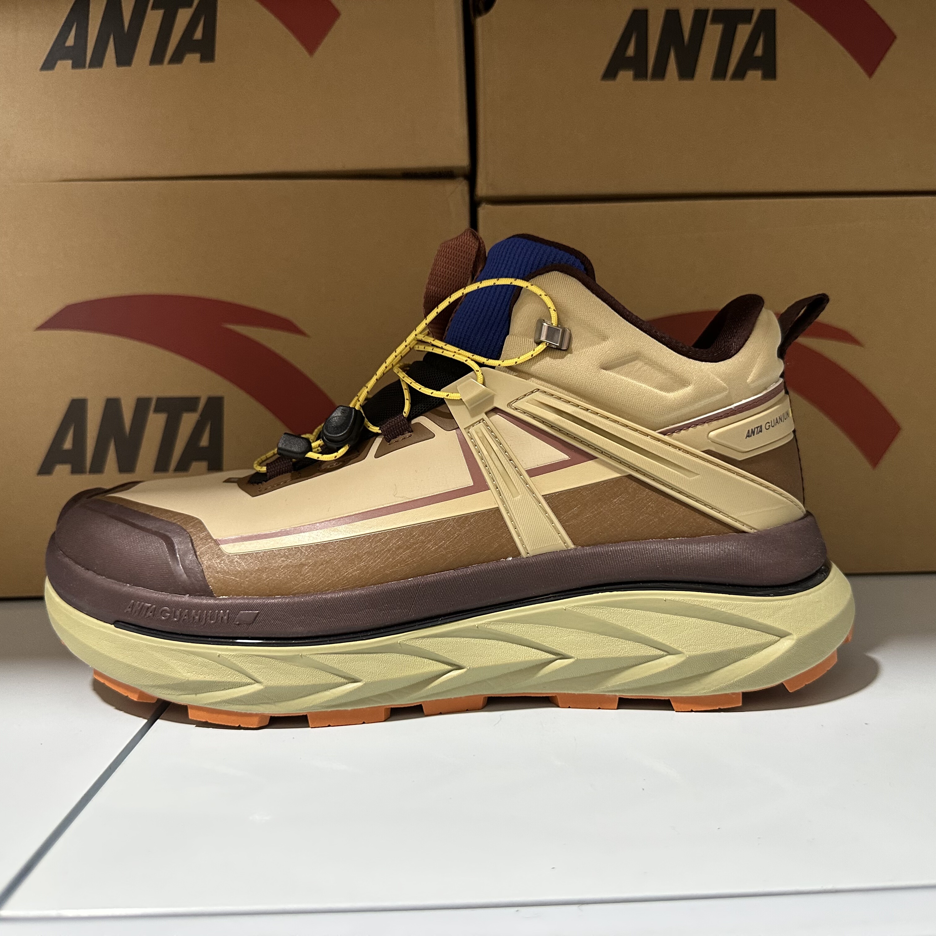 安踏冠军户外开山中帮皮面舒适加绒防滑耐磨男徒步鞋112446668A