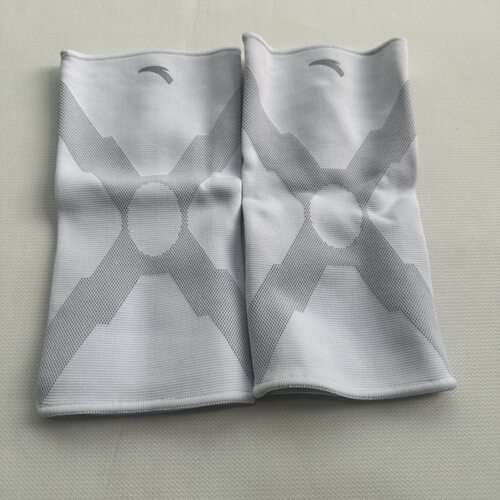 安踏正品男女运动护膝防滑跑步跳绳骑行羽毛球运动护膝1824372550