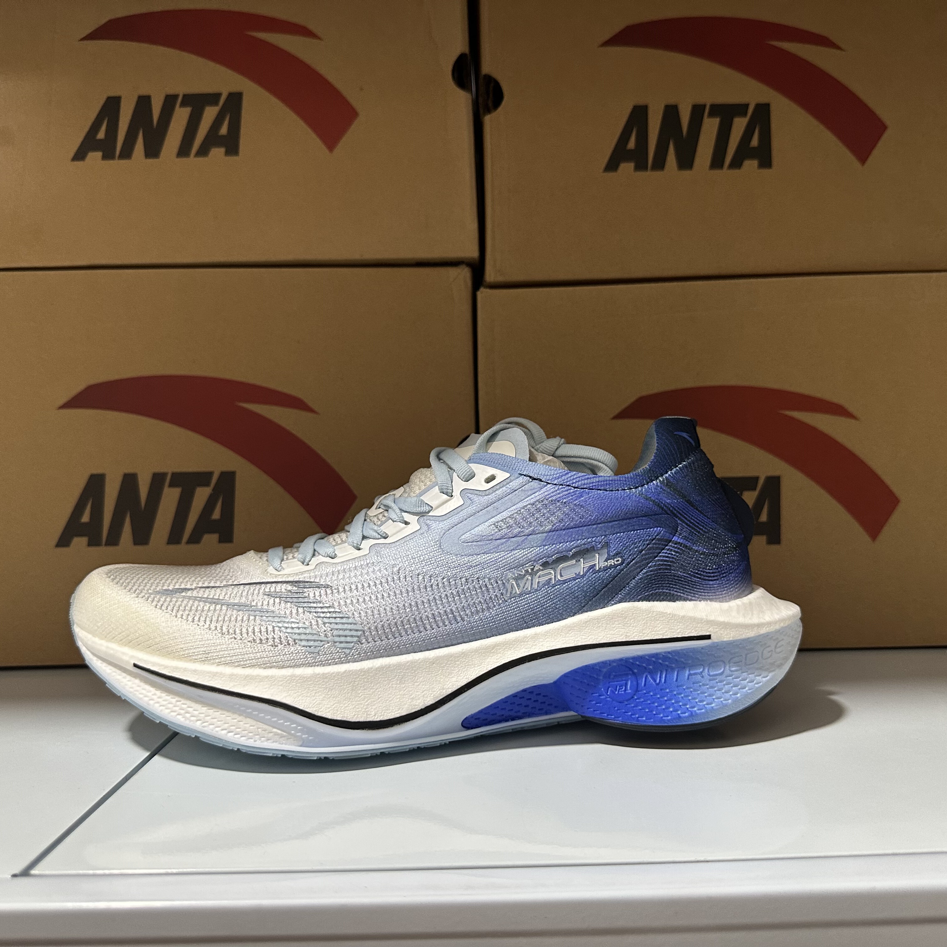 安踏马赫4代氮科技专业跑步鞋男子竞速透气缓震运动鞋112435584R