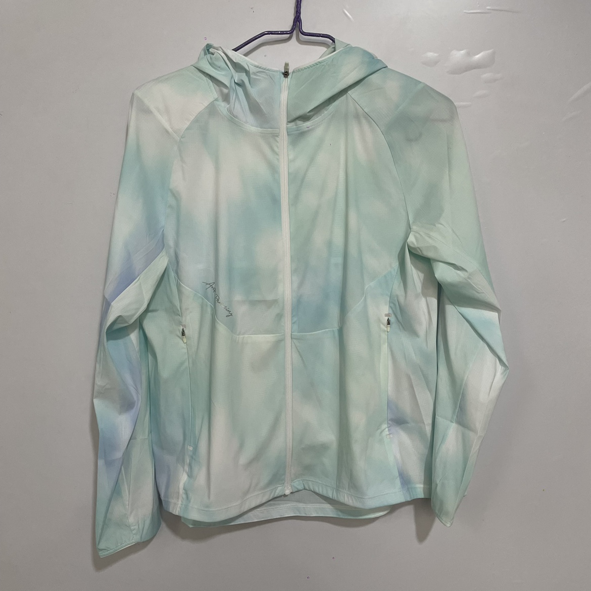 安踏正品春夏秋休闲连帽防晒服梭织满印女运动外套上衣162335601
