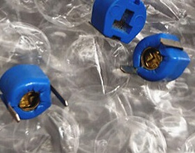 【全新】可调电容 蓝色 直径6MM 10PF 10pf TZ03Z100 微调直插2脚