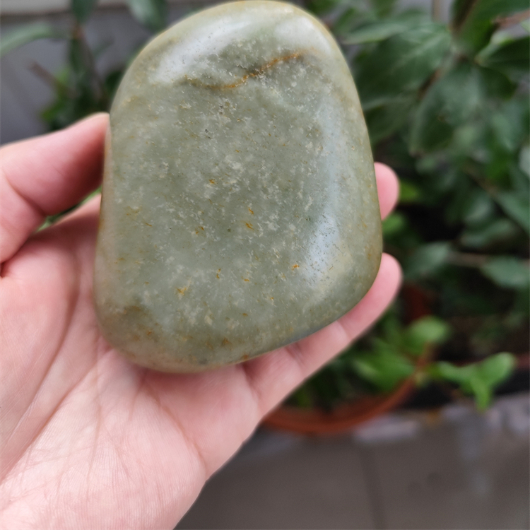 和田玉青花籽料原石390克