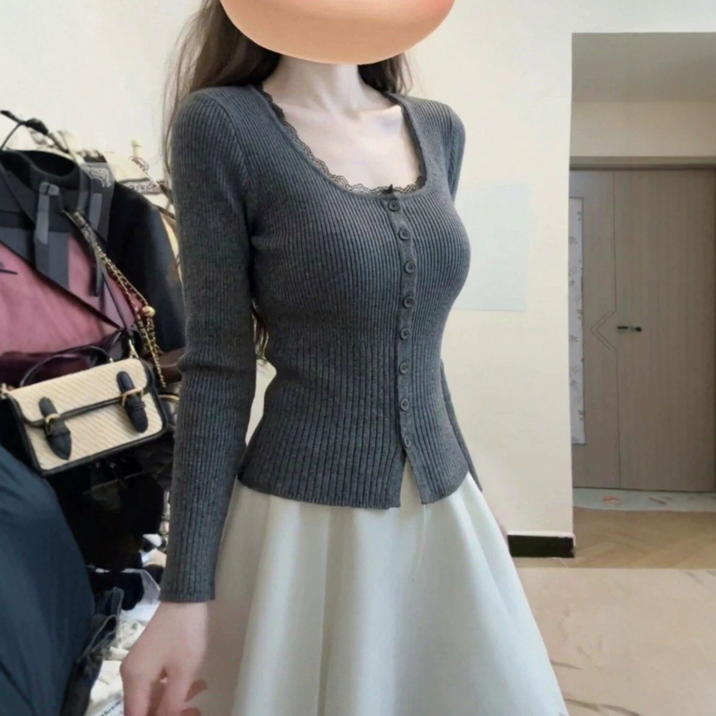 蕾丝边灰色纽扣长袖针织衫女秋冬穿搭小众设计感修身显瘦内搭上衣