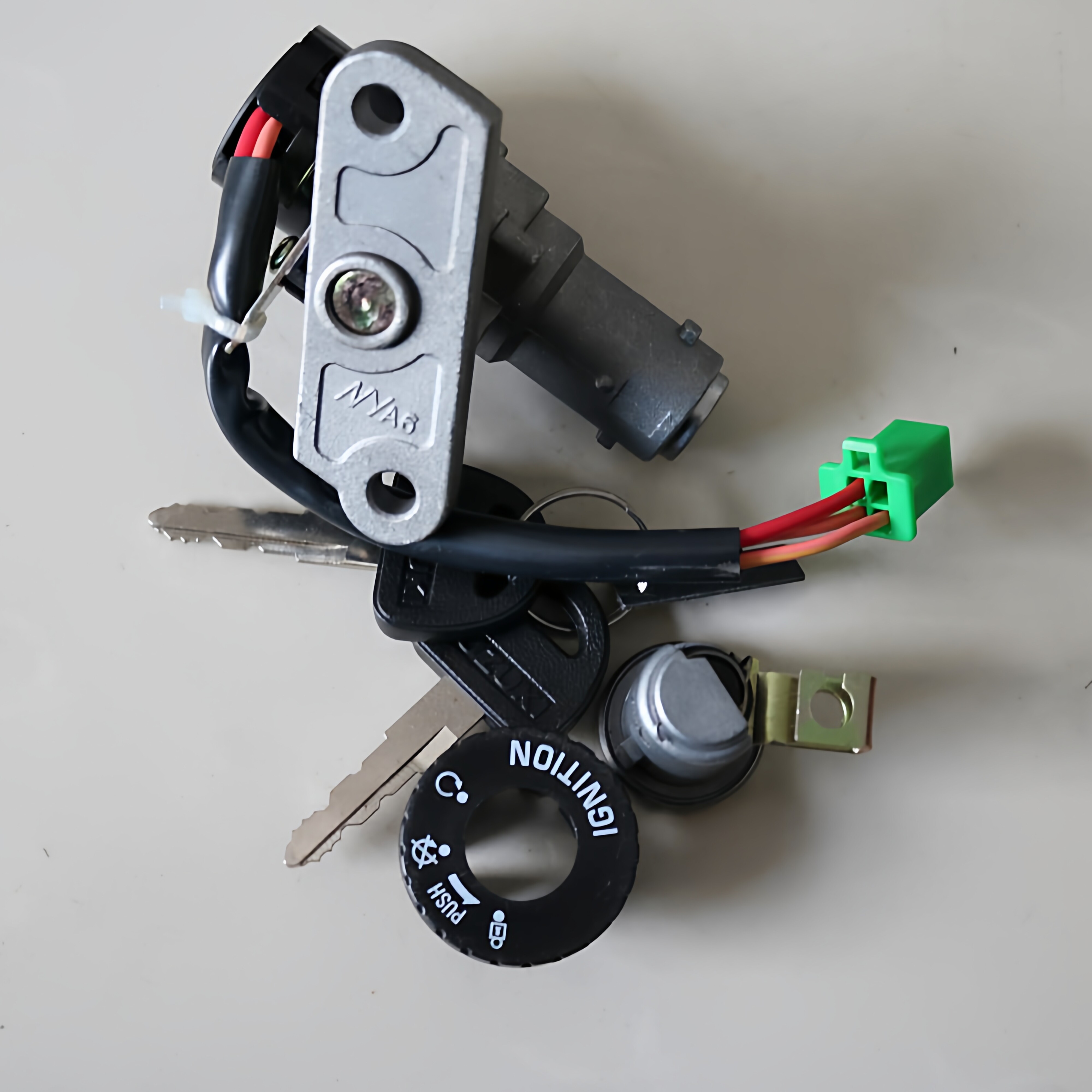 适用轻骑铃木国三弯梁赛驰QS110-A/C全车套锁欧二QS110电锁车座锁