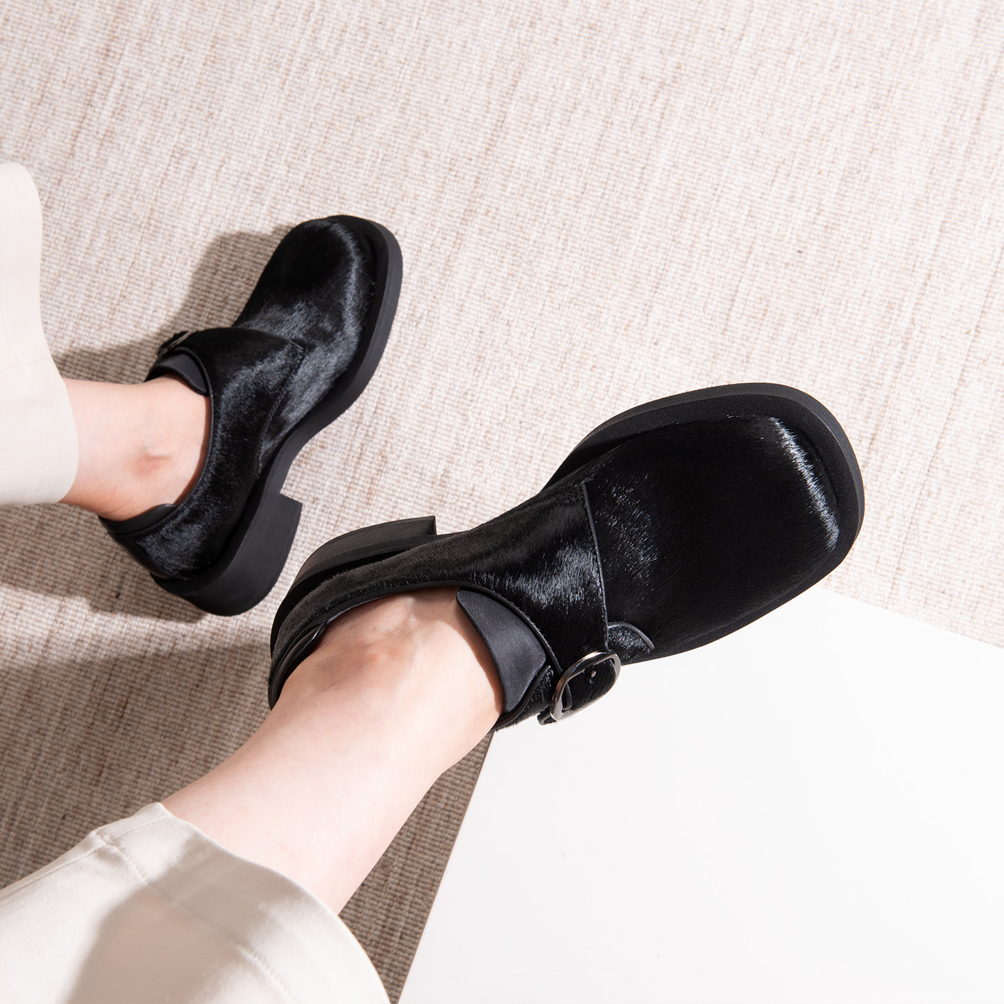 VIDIVICI真皮马毛粗跟皮带扣单鞋