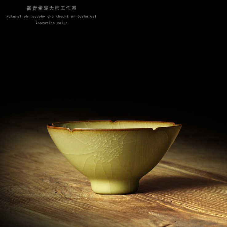 龙泉青瓷 品茗杯 大师黄长伟纯 手工铁胚 米黄釉花口 斗立茶杯盏