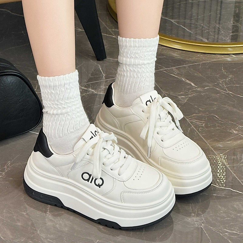 欧洲站小白鞋女款2026新款春款板鞋百搭轻便厚底小个子增高女鞋子