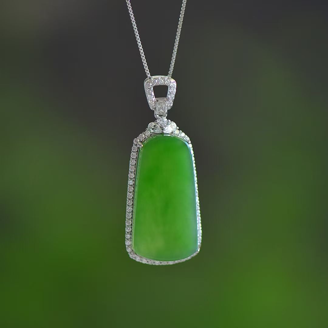 天然珠宝玉石和田玉吊坠镶嵌款碧玉满绿色平安无事牌挂件玉坠吉祥