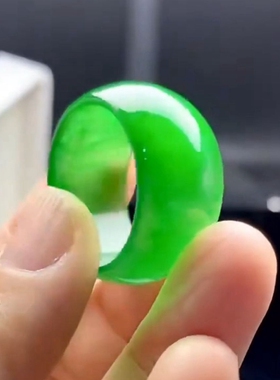 玻璃种满绿色宽版素圈翡翠男戒指戒圈指环扳指颜色绿玉石底子细腻