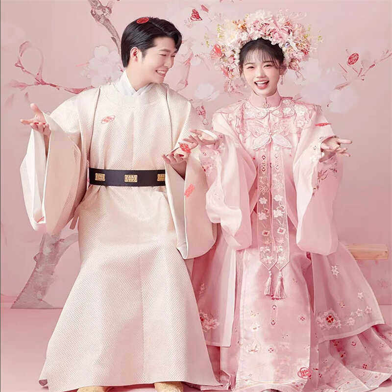 拍照中国风情侣婚纱摄影粉色汉服