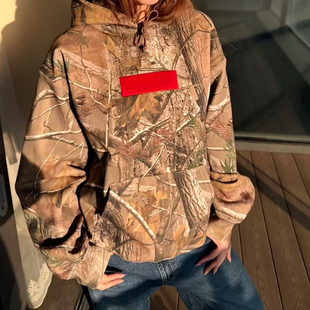 Hooded Logo Sweatshirt刺绣标志logo袋鼠口袋连帽卫衣 Box FW25