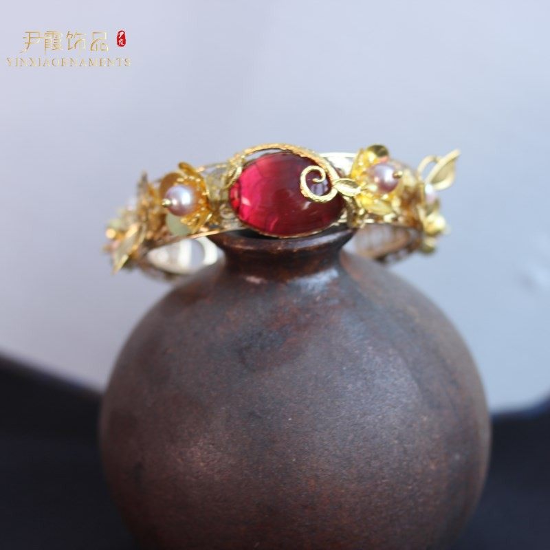 尹霞饰品古装新娘手镯中式婚礼配饰首饰原创手工镯子琉璃仙美在类目 服饰配件/皮带/帽子/围巾, 婚纱礼服配件, 新娘头饰中 - 来自Buy2taobao.com提供专业的淘宝代购服务