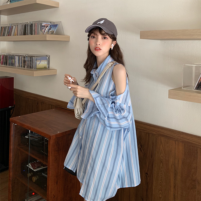 Real price ~ Korean fashion vertical stripe shirt in summer