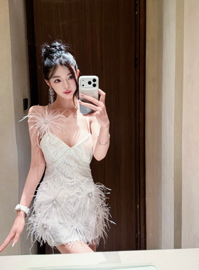 LOCK KK娇憨美人重工法式亮色v领露背手工鸵鸟毛珍珠吊带连衣裙