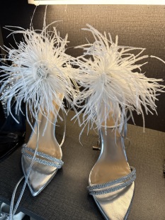 细跟尖头性感气质名媛风高跟鞋 LOCK 女夏季 仙气飘飘羽毛高跟鞋