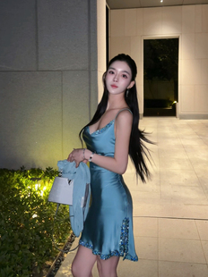 LOCK KK 清冷仙欲美的很轻松天然宝石镶钻荡领吊带开衩露背连衣裙