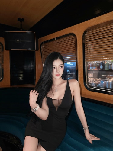 LOCK KK 娇心尤物透视感好拼接网纱紧身束腰吊带连体衣半身裙套装