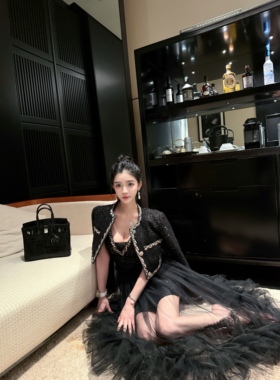 LOCK KK闪耀银河粗花小香风黑粉拼色小香风外套吊带裙 网纱长裙