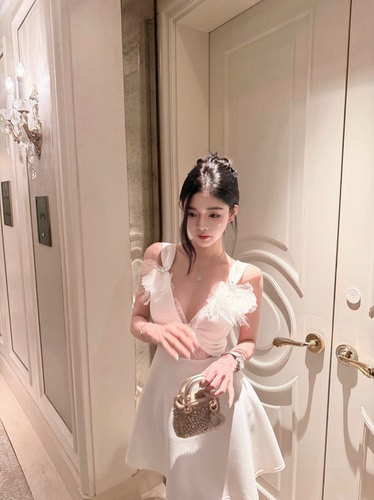 LOCK KK白月光蕾丝拼接仙欲花朵刺绣手工钻收腰a摆吊带生日连衣裙