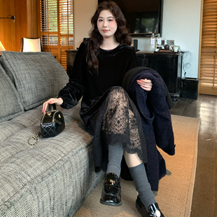 NAZ那子大码冬高级感气质丝绒下摆韩国绒钩花蕾丝拼接胖mm连衣裙