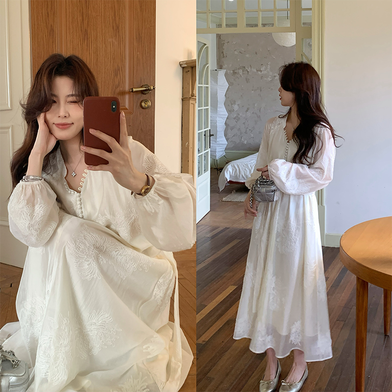 NAZ那子大码秋季新款温柔风重工绣花V领高级感天丝洋气女连衣裙