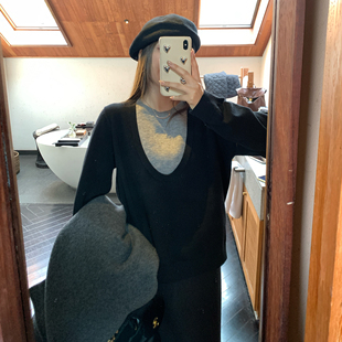 U领撞色针织衫 安迪绒水滴U领针织衫 上新九折