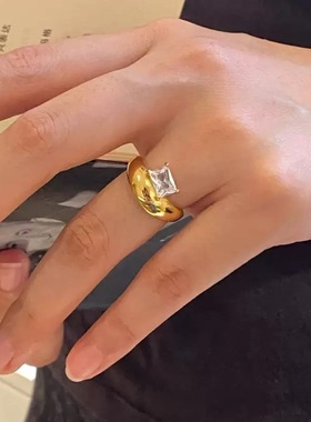 ins博主搭配的金色戒指