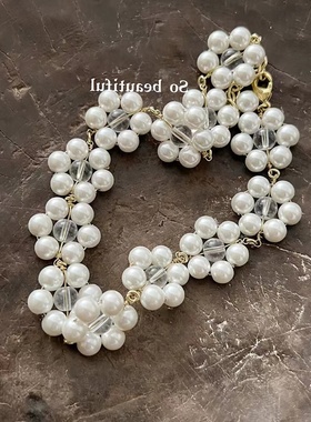 吾小历大量感花朵状项链