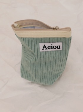 韩国Aeiou纯色灯芯绒条绒简约化妆品姨妈巾收纳ins秋冬手拿化妆包