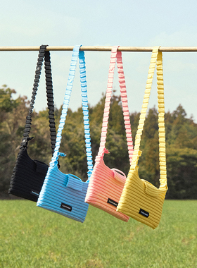 韩国小众pleatsmama褶皱环保旅行斜挎单肩包轻便可爱通勤百搭女包