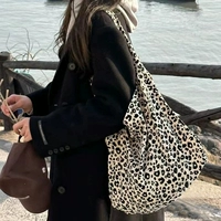 Белый леопардовый принт