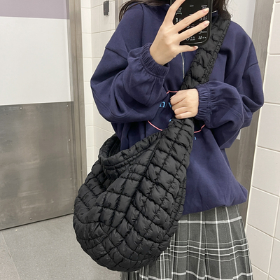 韩版褶皱云朵包包2025秋冬新款休闲百搭泡泡包大容量通勤斜挎包