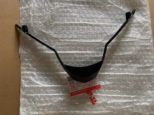 适用铃木UY125T前下护板前面板斜板挡风板前围碳纤维板大灯装饰条