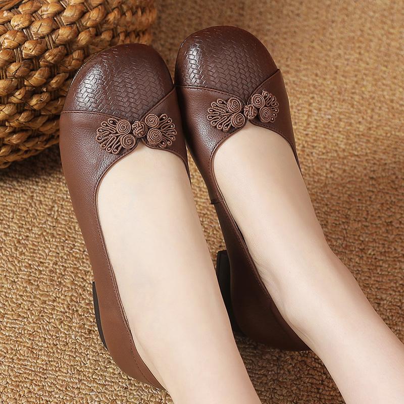 真皮单鞋女春新款民族风复古软底妈妈鞋浅口女鞋中老年低跟小皮鞋