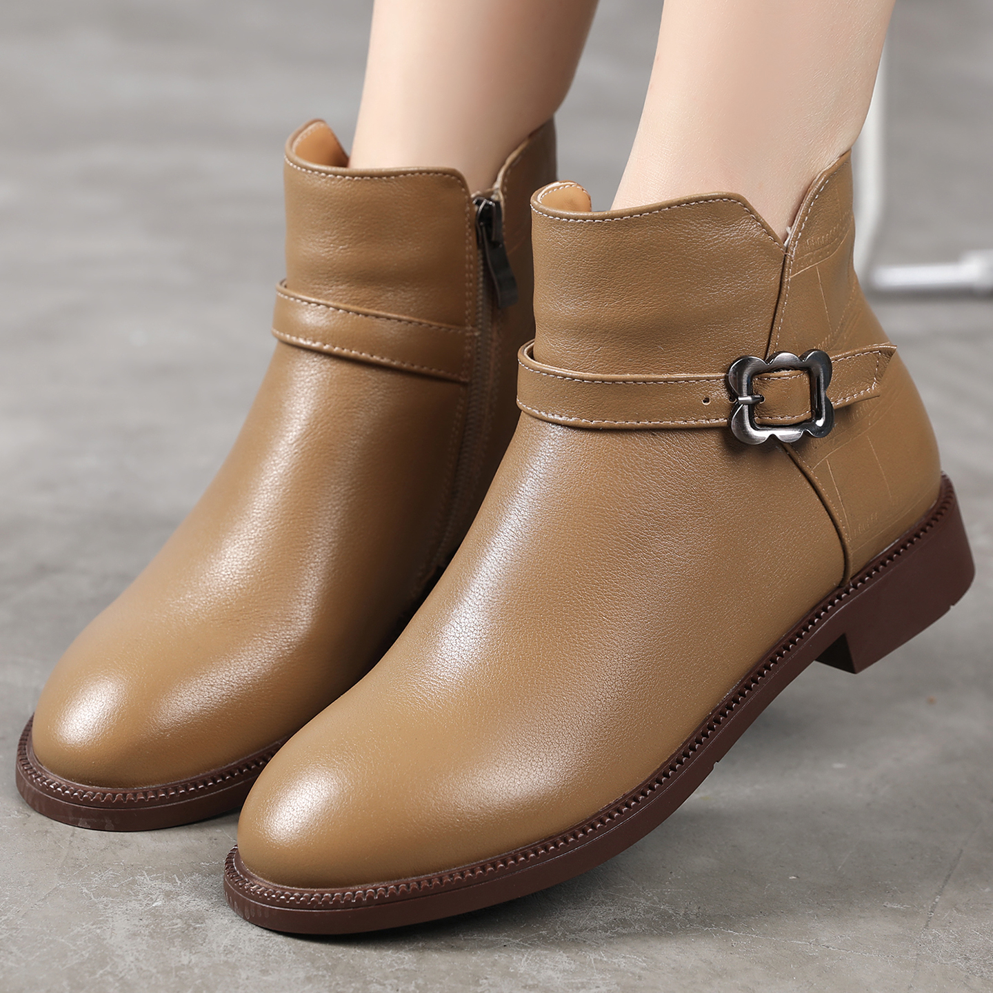 真皮女靴女短靴春秋冬季新款单靴软底妈妈鞋加绒皮鞋女士马丁靴子