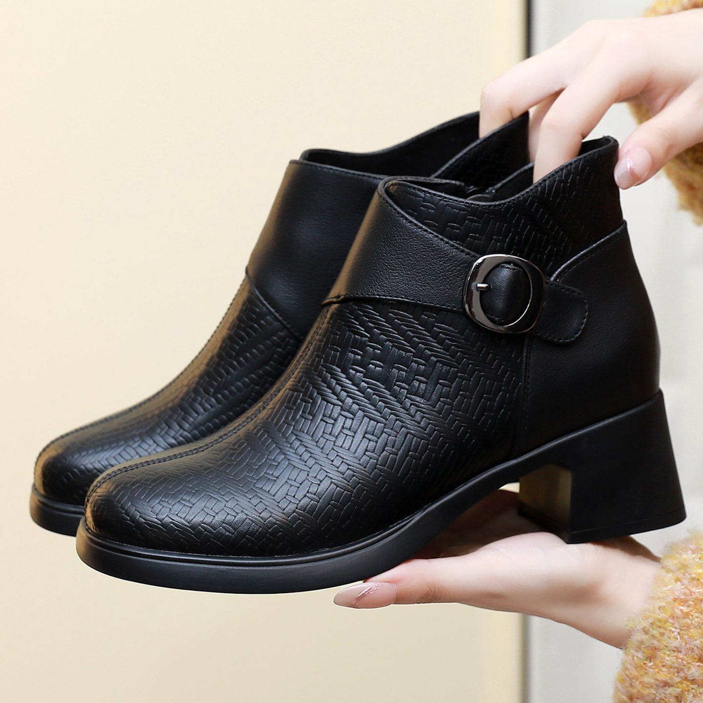 真皮马丁靴女单靴秋冬粗跟短靴中跟大码靴子舒适加绒皮鞋妈妈棉鞋