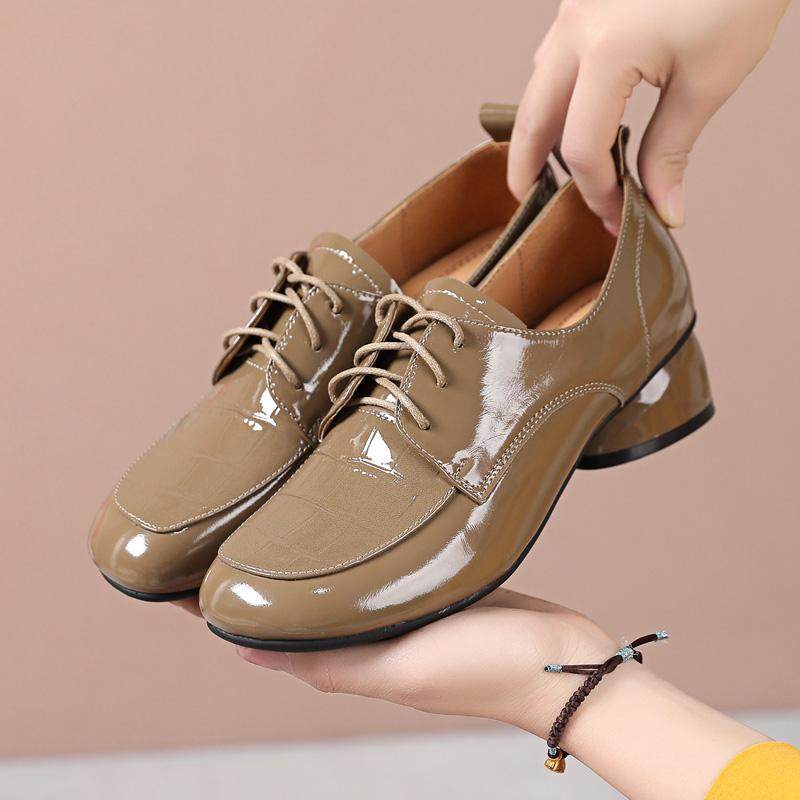 真皮漆皮单鞋女新款春秋粗跟系带休闲女鞋子软底妈妈大码女士皮鞋