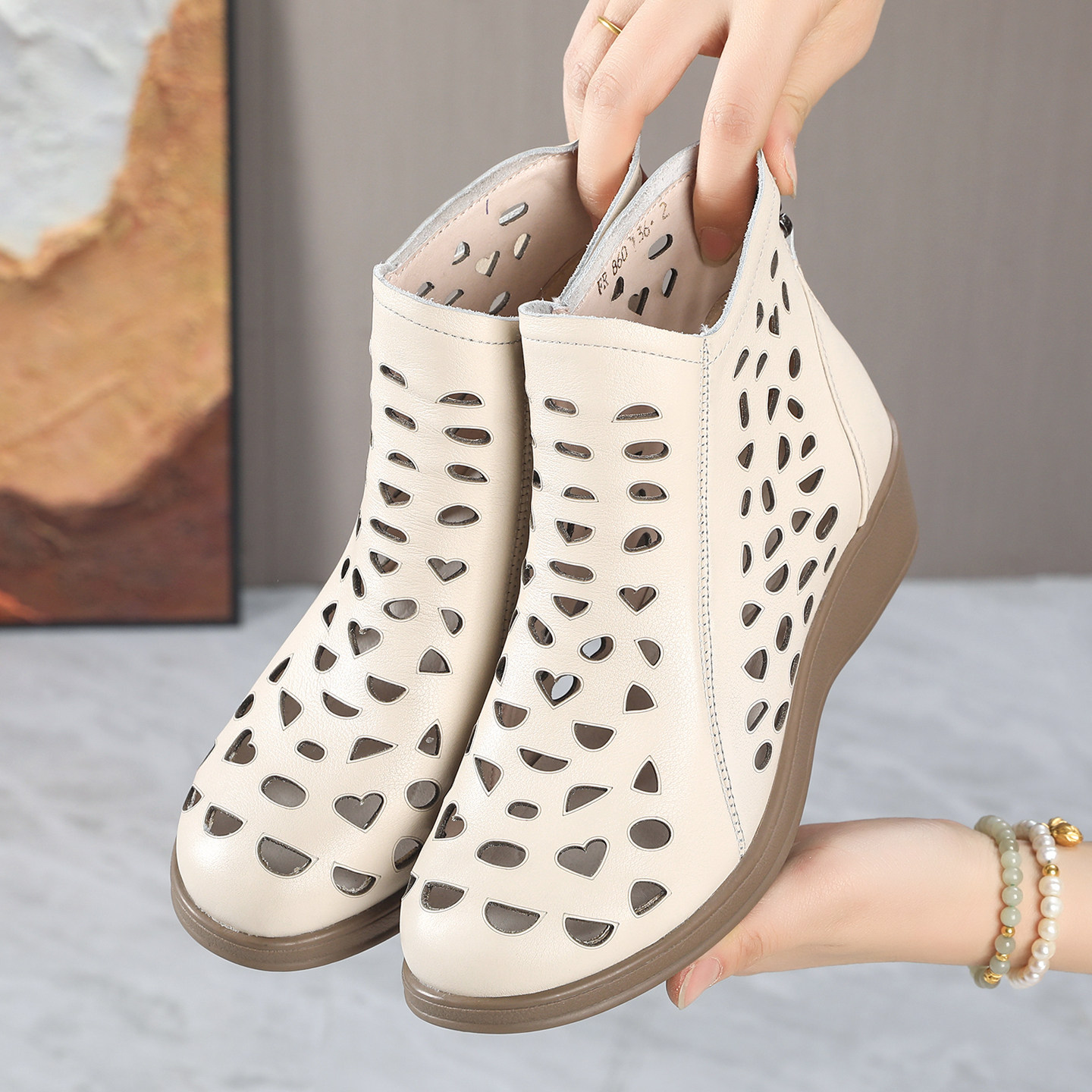 真皮镂空凉靴女春夏季透气休闲短靴高帮靴子软底洞洞凉鞋妈妈单靴