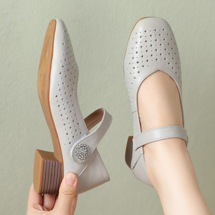 真皮镂空妈妈鞋夏洞洞单鞋不累脚软皮凉鞋中跟软底大码中老年女鞋