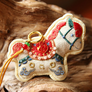 丙午马年刺绣小马驹香囊挂件白龙马平安喜乐串珠艾叶本草香包挂绳